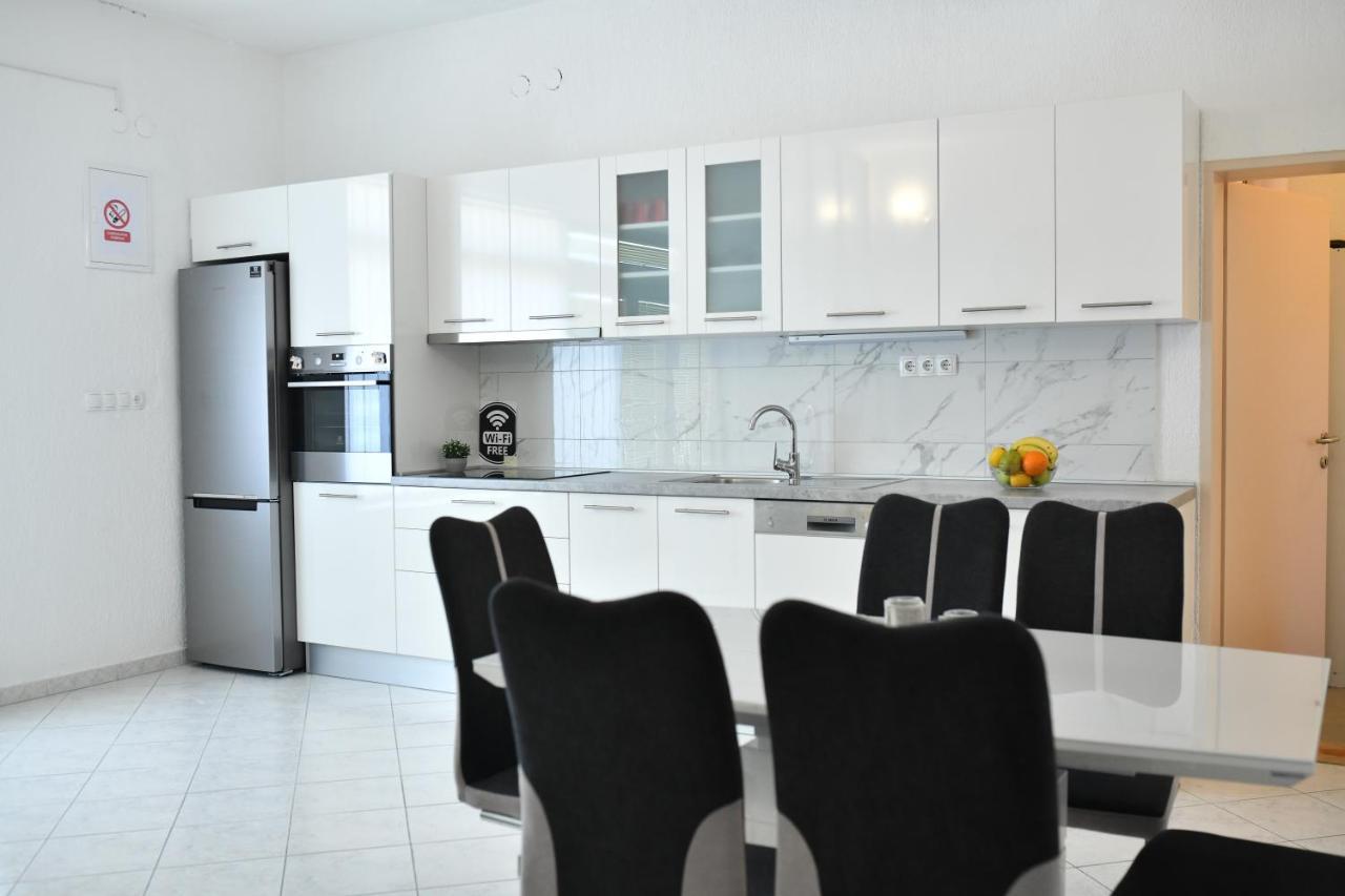 Apartament Mariva *